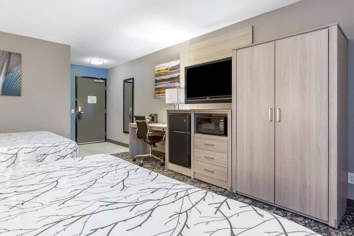 Room 9 of 25