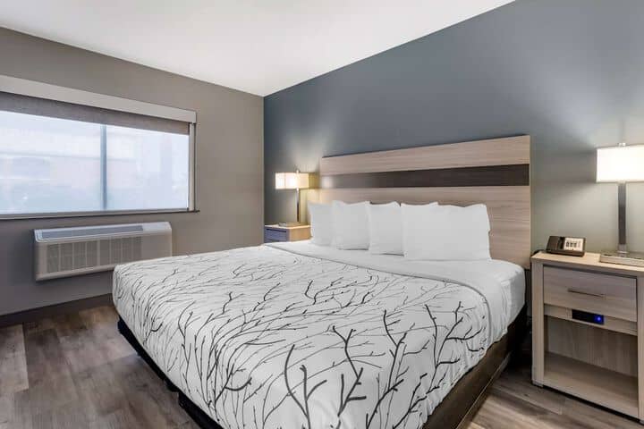 Room 4 of 25