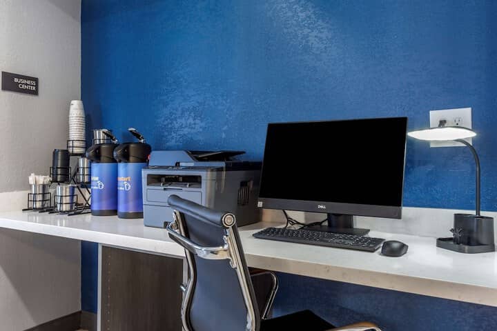 Business Center 23 of 25