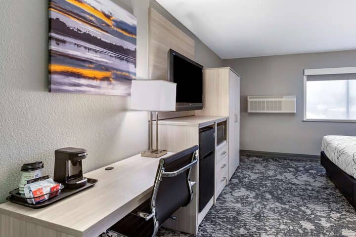 Room 8 of 25
