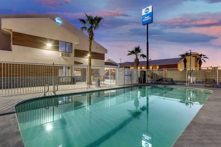 Pool 17 of 25