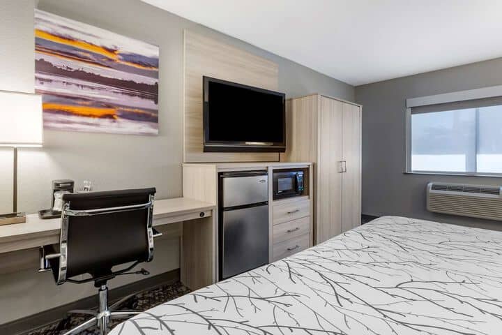 Room 11 of 25