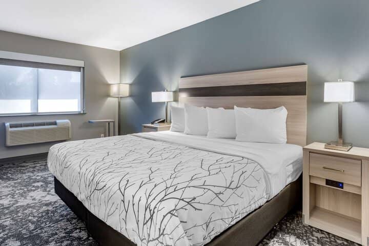 Room 10 of 25